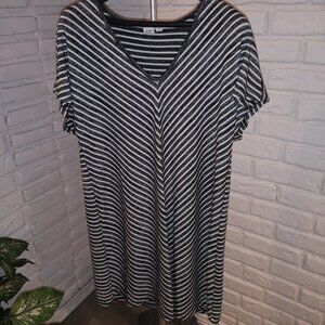 Gap Ladies Cap Sleeves Black & White Stripped Loose Fit V-neck Dress